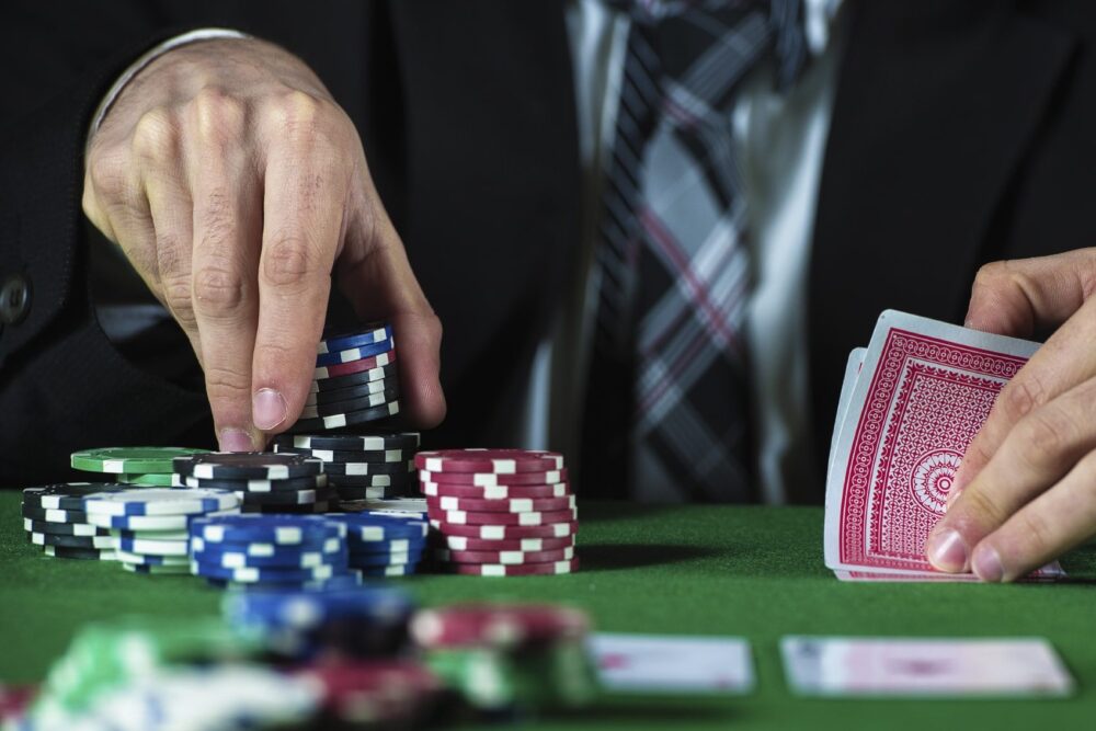 The Art of Bluffing in Poker: When and How to Use It